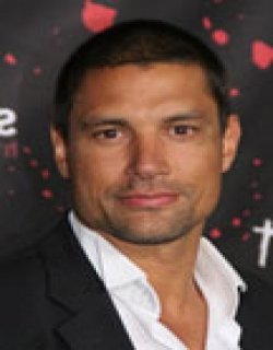 Manu Bennett