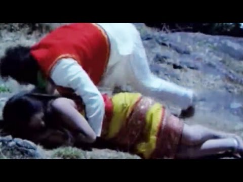 Attempt to rape, Jeetendra saves Reena Roy - Jaise Ko Taisa Scene 7/13