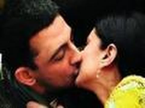 Arunoday & Aditi's hot 22 KISSES !