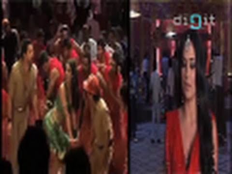 Shweta Tiwari Shakes her Booty in 'Bin Bulaye Barati'