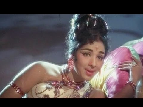 Uruvaththaikkaattidum Kannaadi - Saraswathi Sabatham Tamil Song - K. R. Vijaya