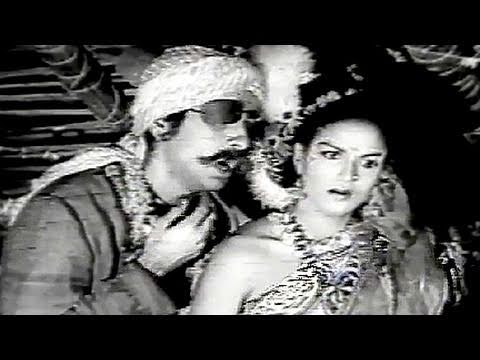 Dilip Kumar's mission successful - Nadiya Ke Paar Scene 9